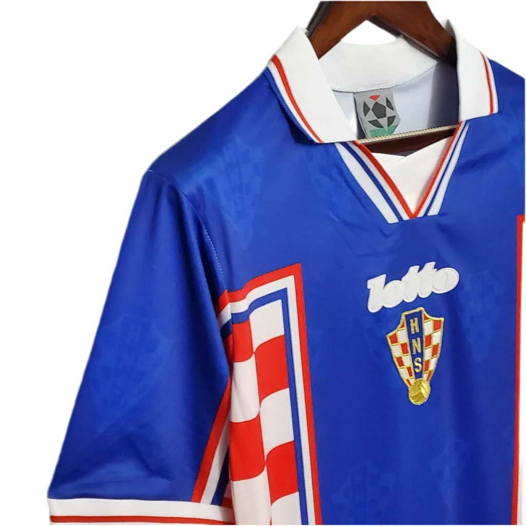 Camisola Croácia Retrô 1998 Azul, Vermelha e Branca - Lotto - Image 4
